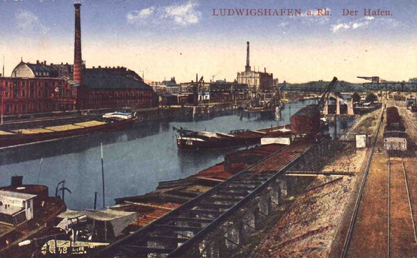 Luipoldhafen Richtung Rhein mit Drehbrücke