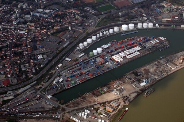 Luftbild des Kaiserwörth- und Mundenheimer Altrheinhafen