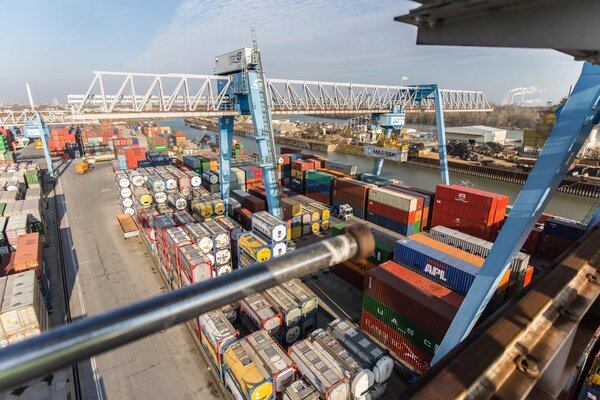 Containerterminal im Kaiserwörthhafen